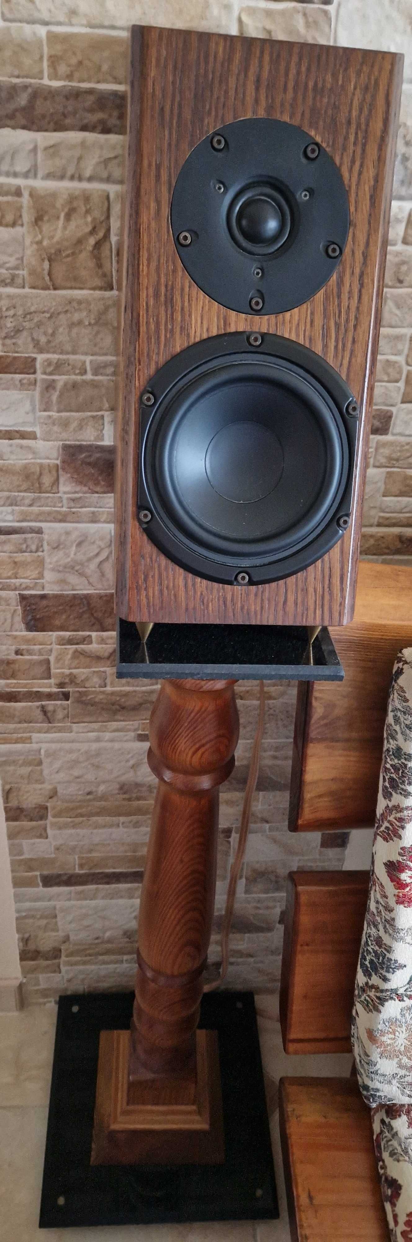 Komplet kolumn do stereo i kina domowego Minima Audio.