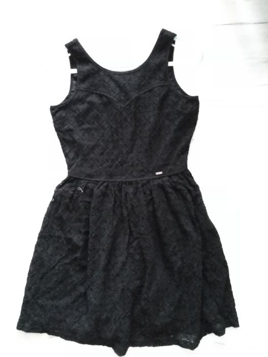 Czarna koronkowa sukienka