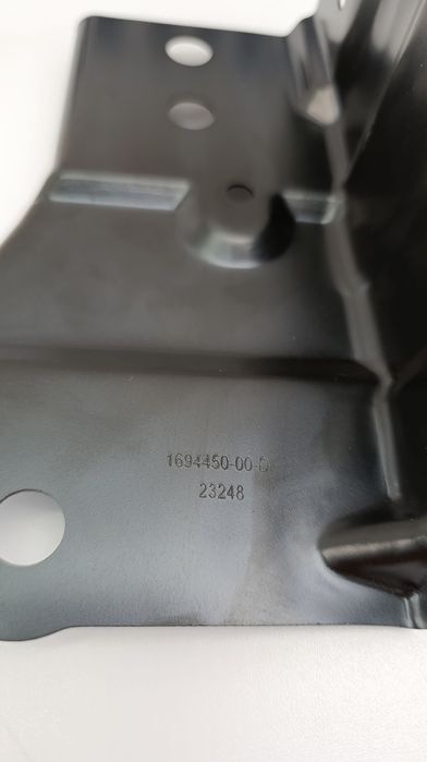 Кронштейн підсилювача (саблі) правий лівий Tesla Model 3 Highland