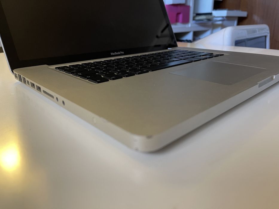 Macbook Pro 15” 2010 A1286 - avariado para peças