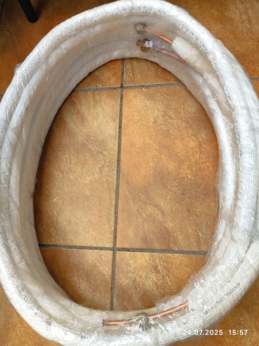 Zestaw rur miedzianych o średnicach 1/4 i 3/8 cala