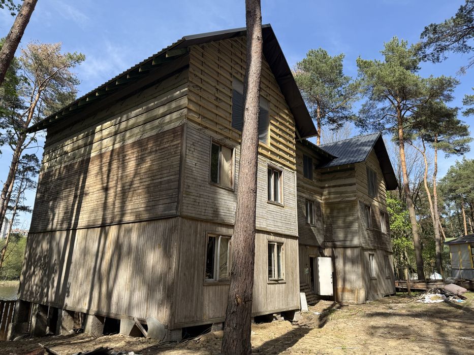 Супер пропозиція в мальовничому місці з видом на річку (перша лінія)