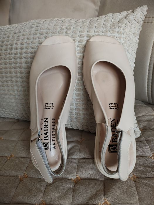 Шкіряні босоніжки