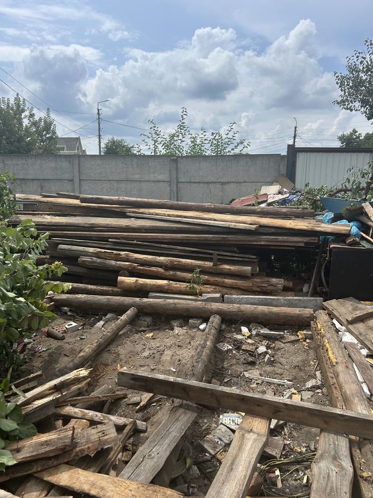 Віддам доски на дрова безкоштовно.