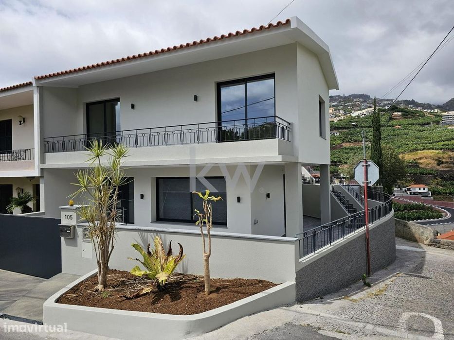 Moradia T3 remodelada, localizada no concelho e e freguesia de Câmara