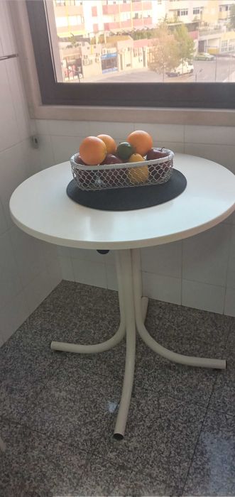 Mesa de cozinha branca