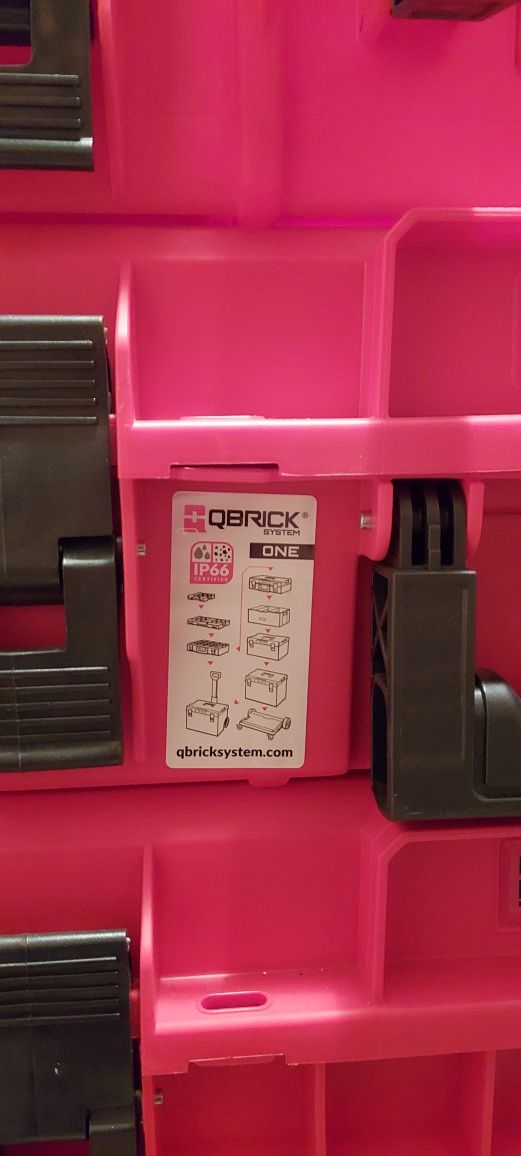 Sprzedam  skrzynia qbrick system tak jak na zdjęciach cena  700zl