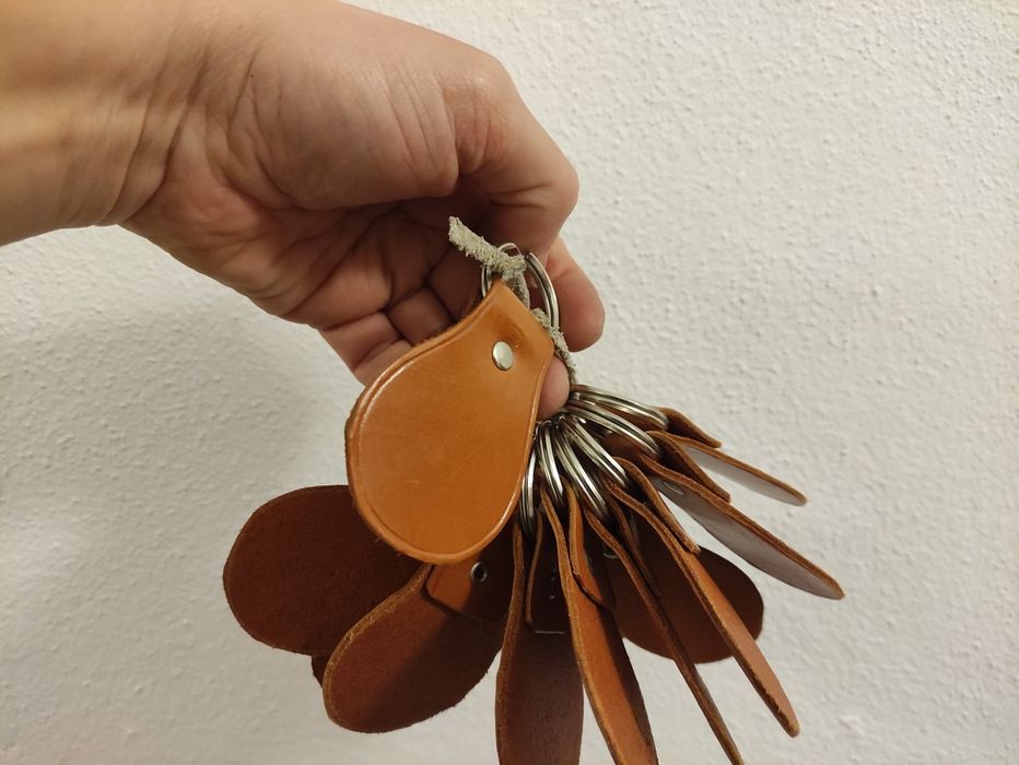 Conjunto de 16 porta chaves em pele