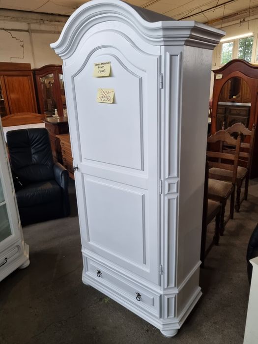 szafa drewniana biała po renowacji