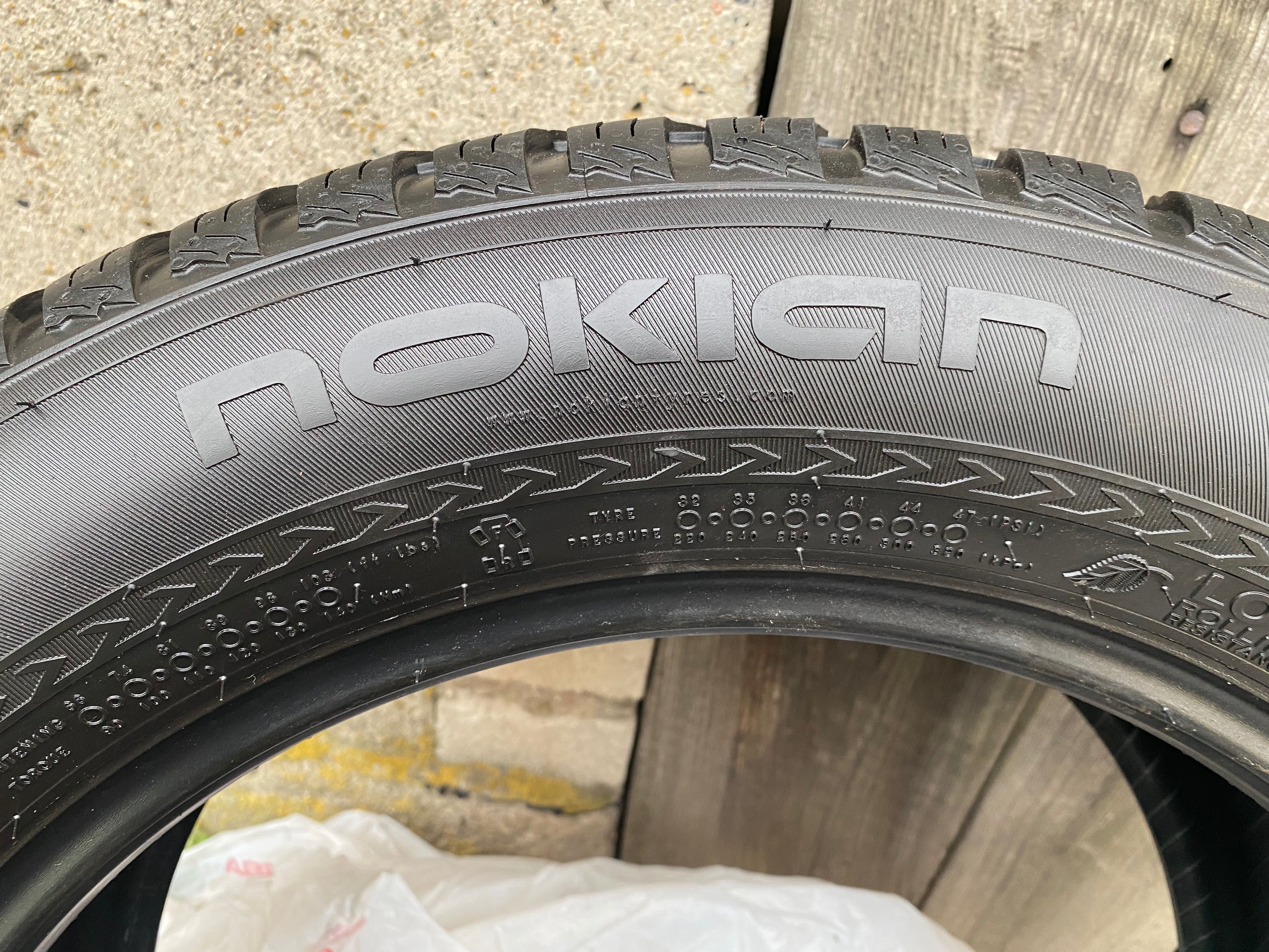 Sprzedam 4 opony całoroczne Nokian 215/60 R17 100H