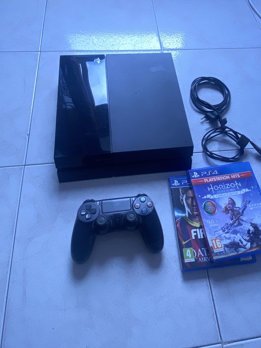 Playstation 4 C/ Comando + 2 Jogos (Otimo estado)