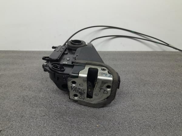 Fechadura / fecho porta trás direito TOYOTA Yaris (_P9_)