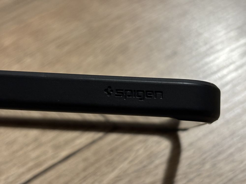 Etui iphone 13 pro spigen ultra hybrid