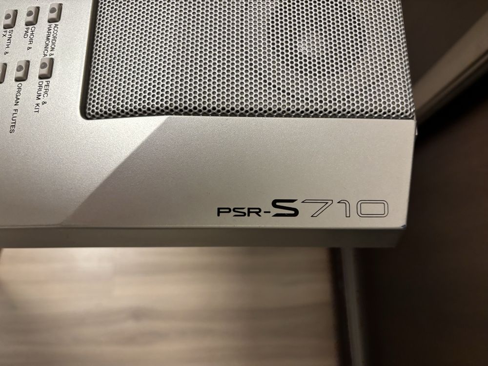 Yamaha PSR-S710 – keyboard w świetnym stanie + akcesoria