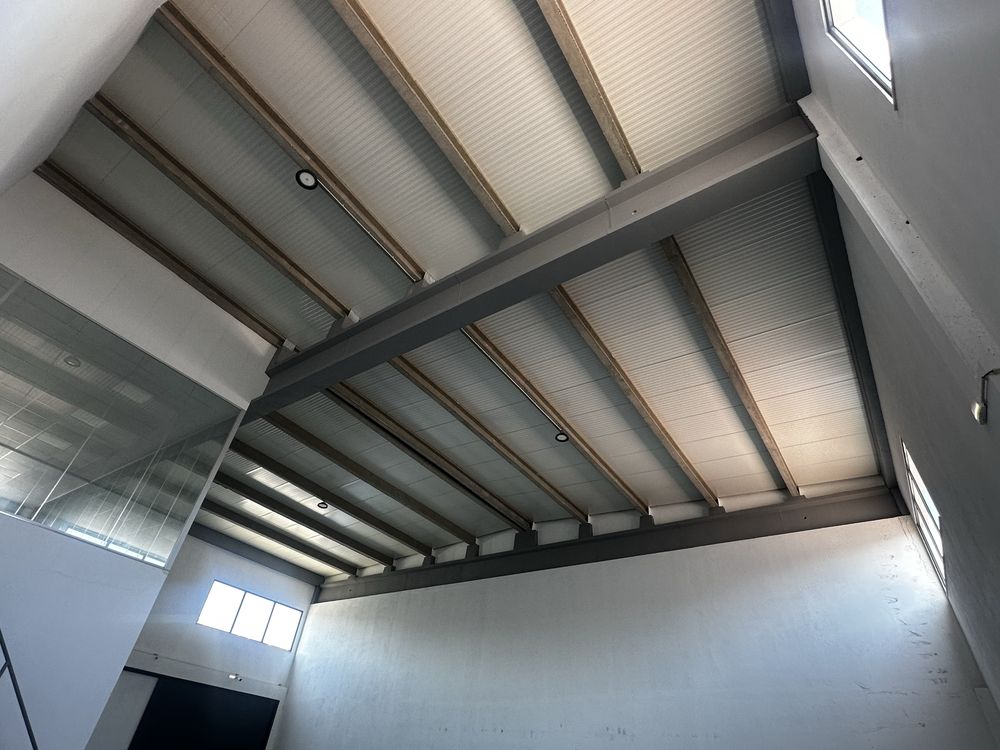 Armazém 500m2 com Escritório