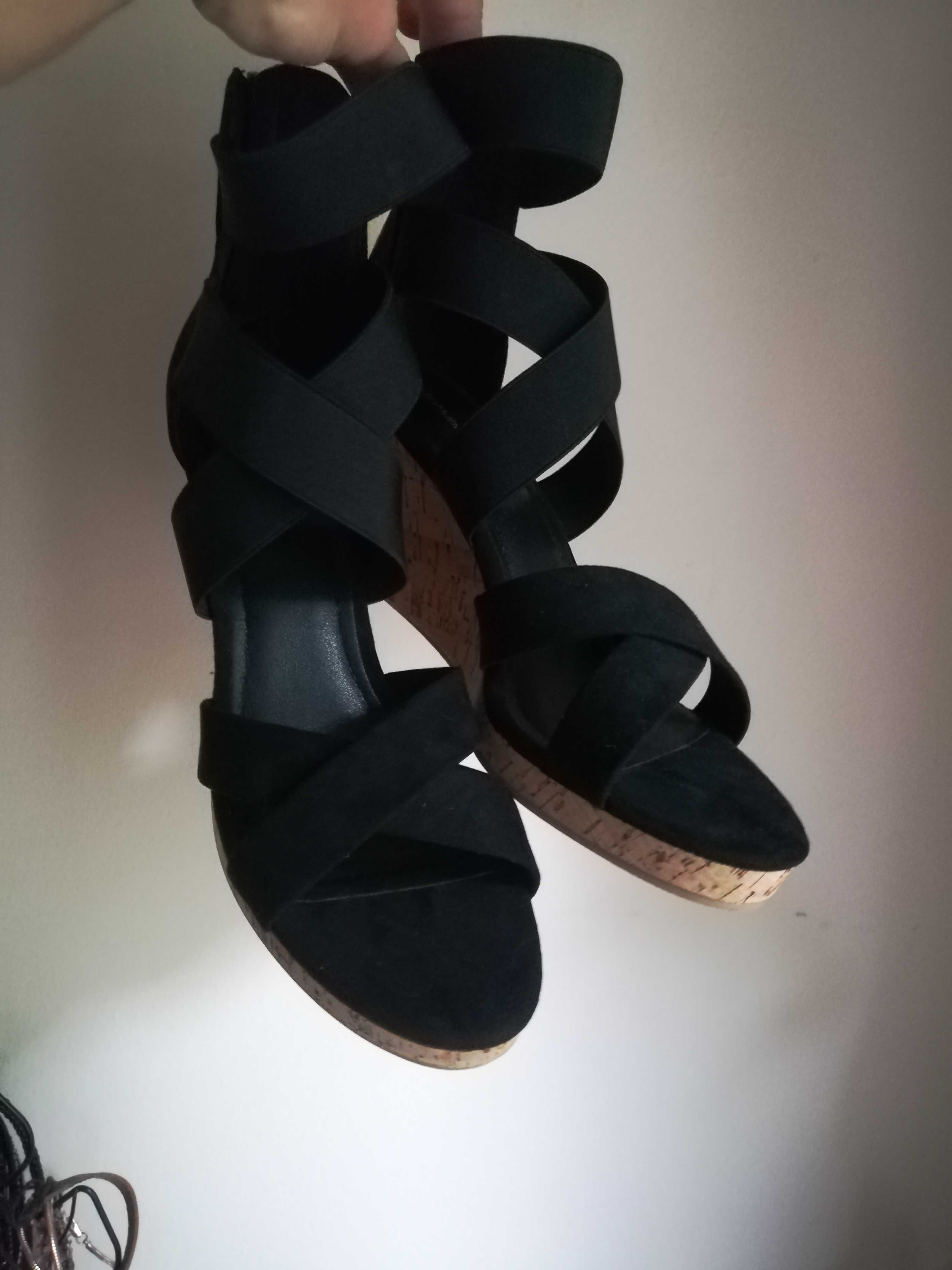 Extra śliczne i wygodne buty na koturnie/42/27-27.5 cm. stopa.
