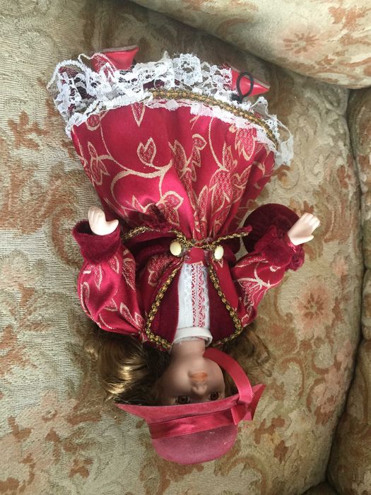 Lalka z pocelany (porcelitu)