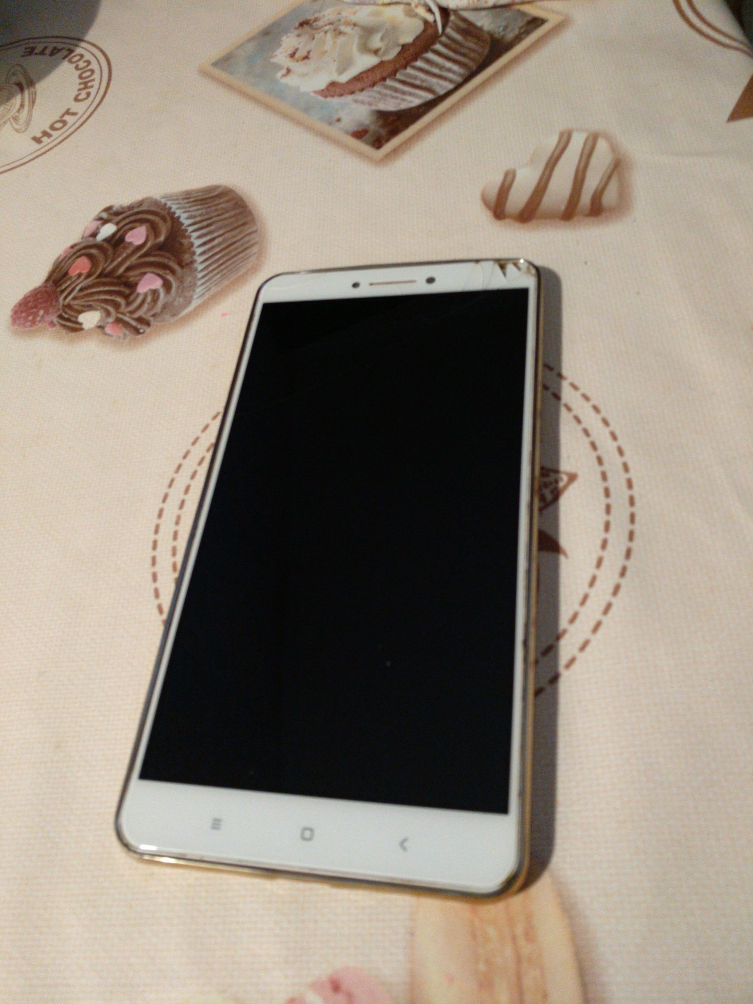 Xiaomi Mi Max 32 Gb 6.44" скол сверху экрана