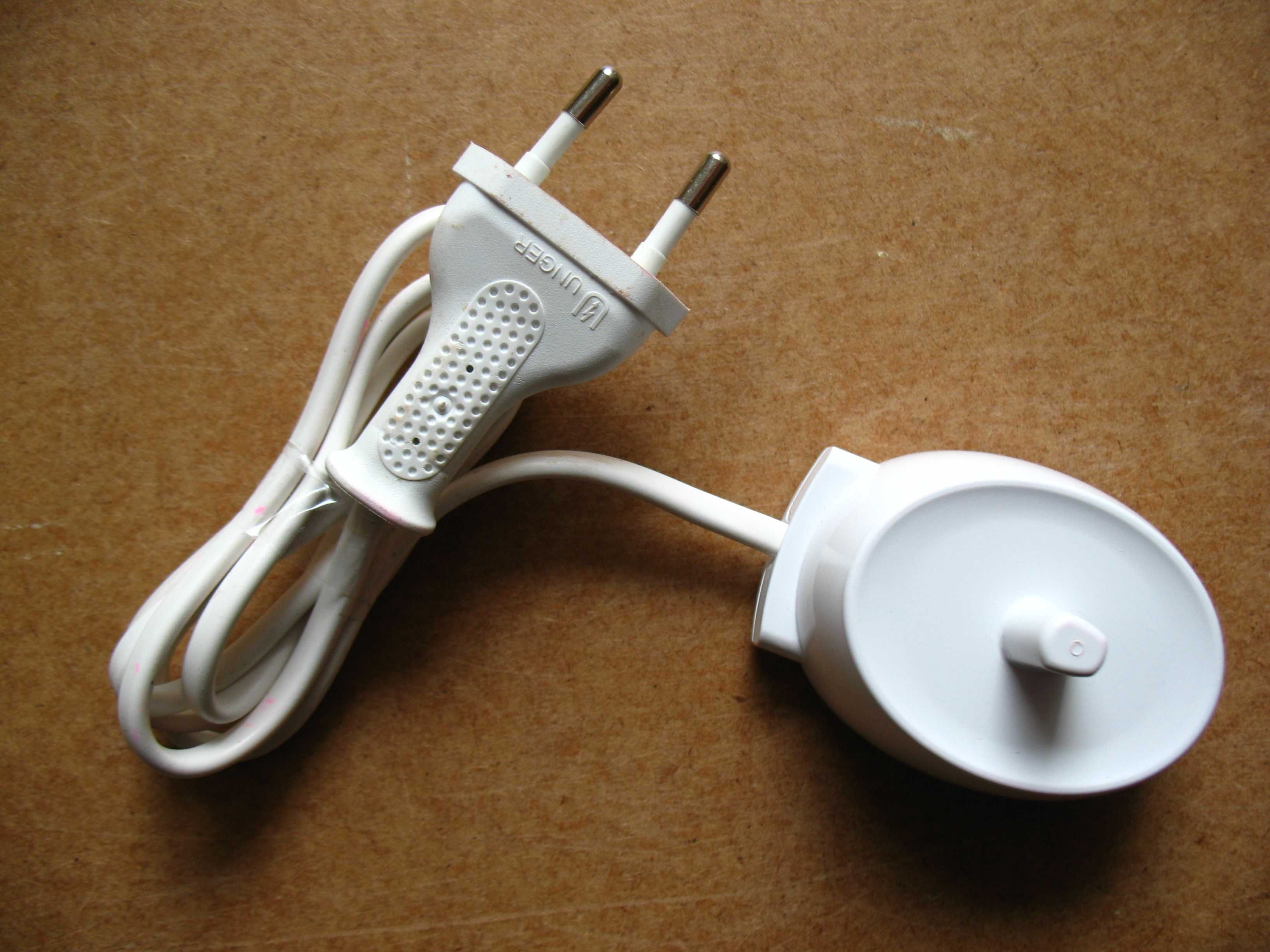 Ładowarka do szczoteczki elektrycznej do zębów Braun Oral-B 3757.