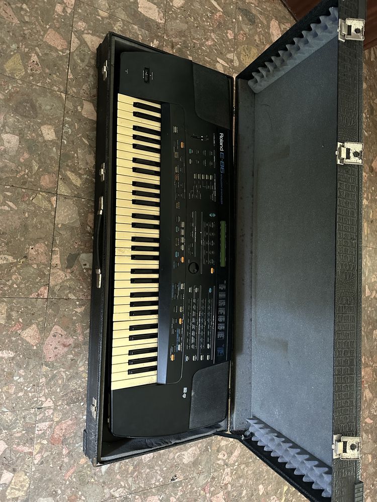 Orgão roland e86