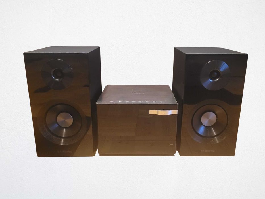 Wieża Samsung MM-D330D USB, MP3, AUX - bez pilota - nie czyta płyt