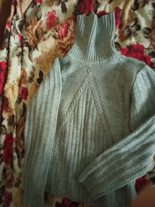 свитера шерсть 44 разм.