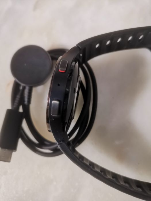 Samsung Galaxy watch 5 de 44 muito bom estado com carregador