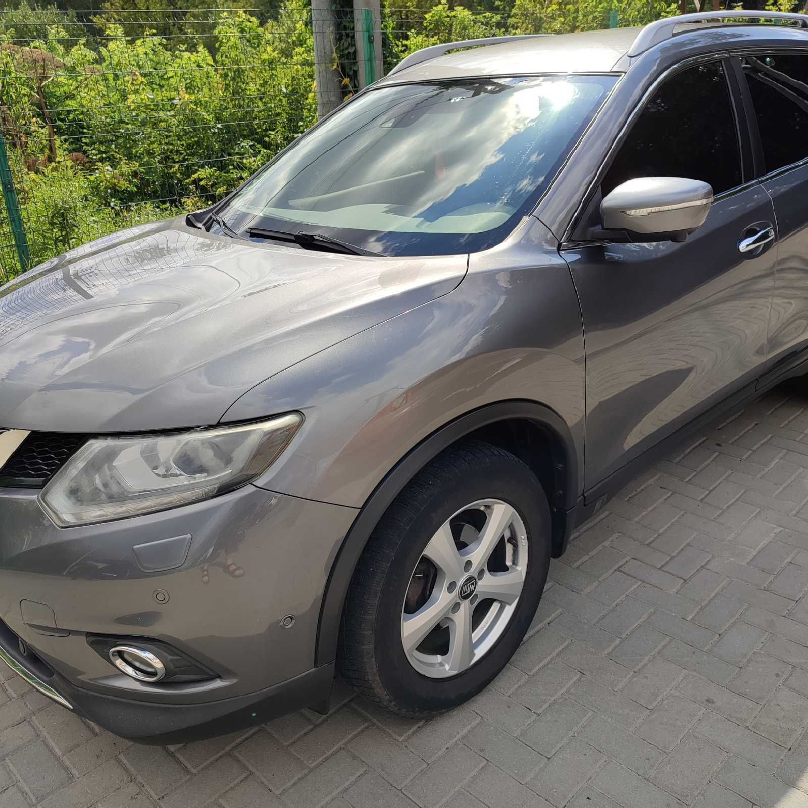 Продам автомобіль Nissan X-Trail 2015 рв.у відмінному технічному стані