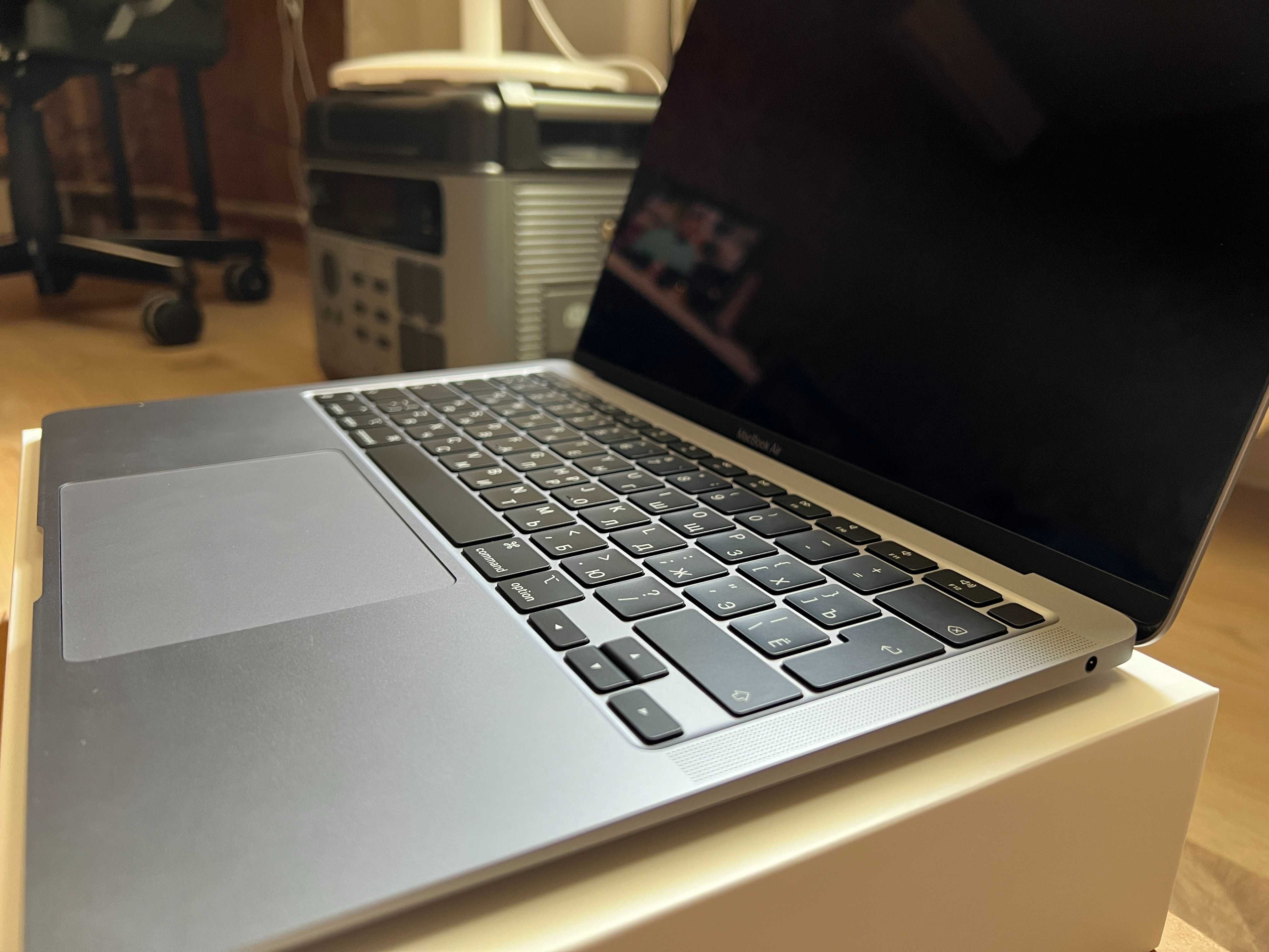 MacBook Air 13.3' M1 8/256gb 94%