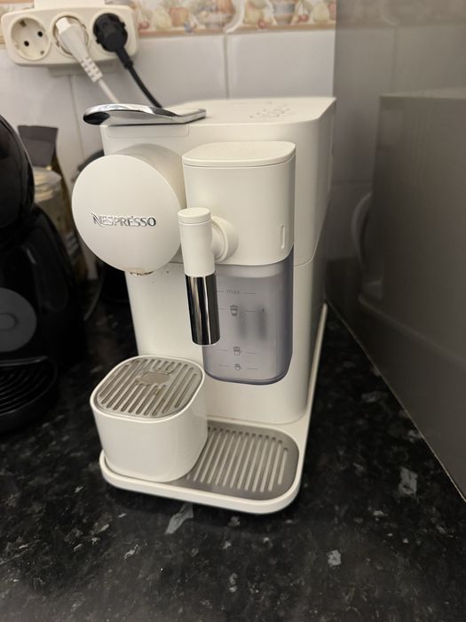 Cafeteira Nespresso Lattissima