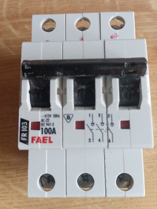 Rozłącznik Fael 100A wyłącznik bezpiecznik