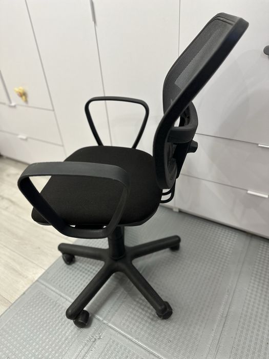Компʼютерний стілець стан нового