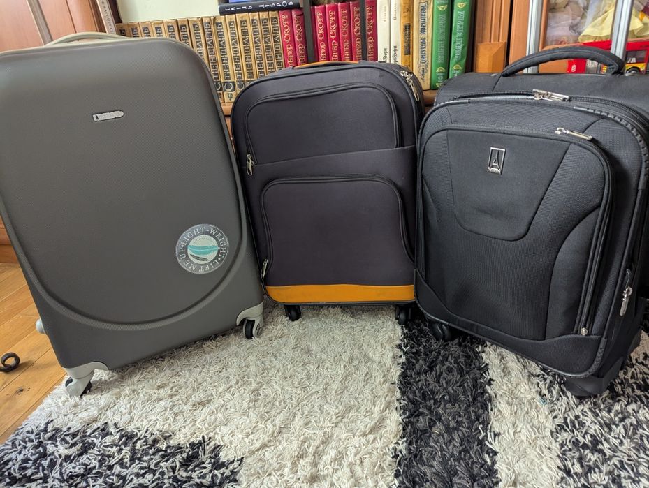 Дорожні валізи/чемодани
