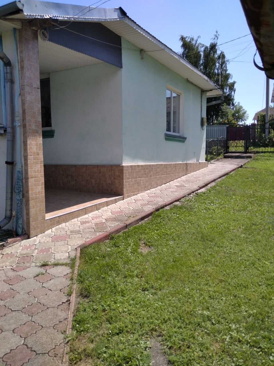 Будинок з великим подвірʼям та городом м. Зборів, Тернопільська обл.