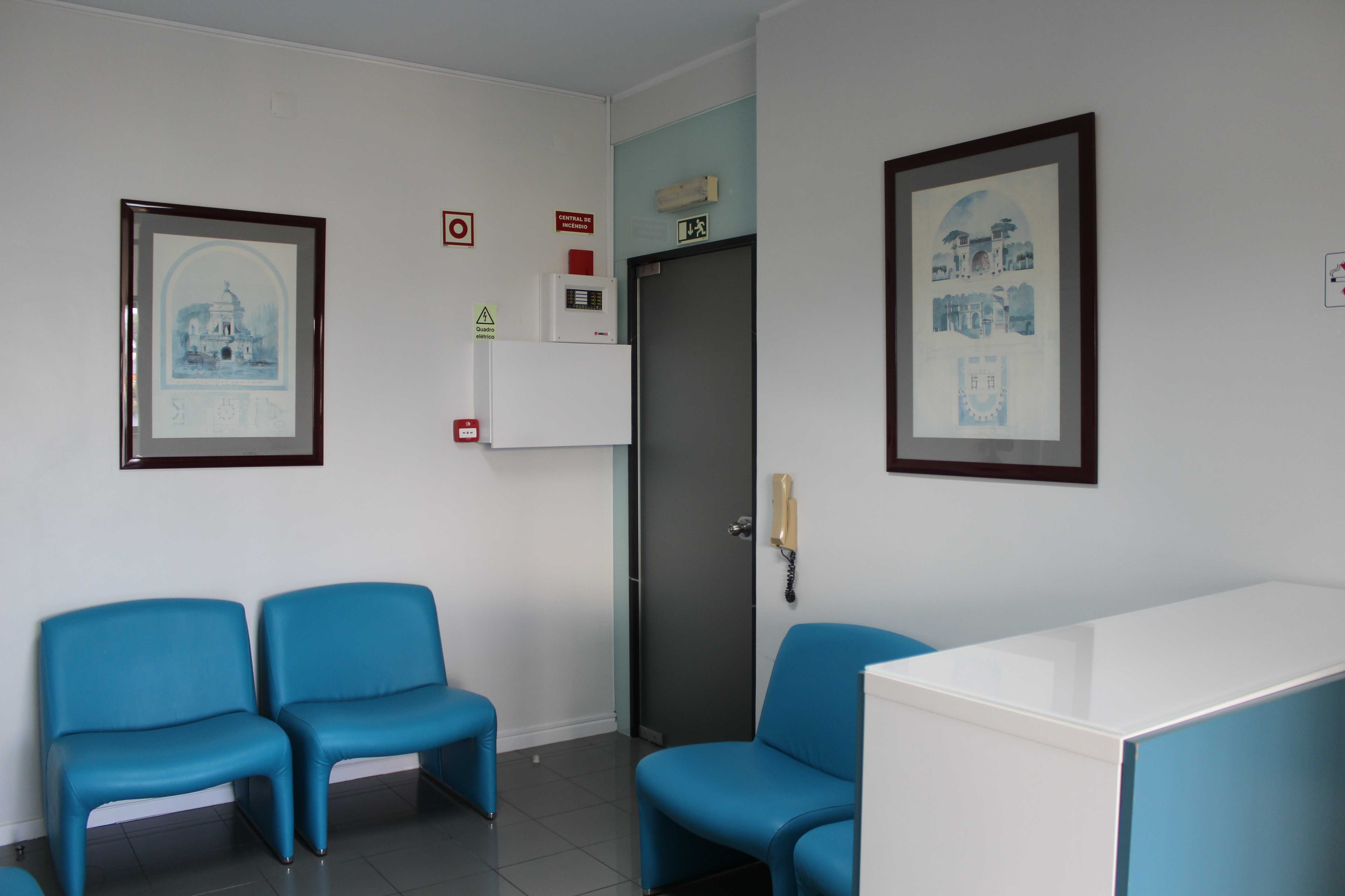 Arrenda-se/Alugo Clínica Dentária equipada na Av. da Boavista, Porto