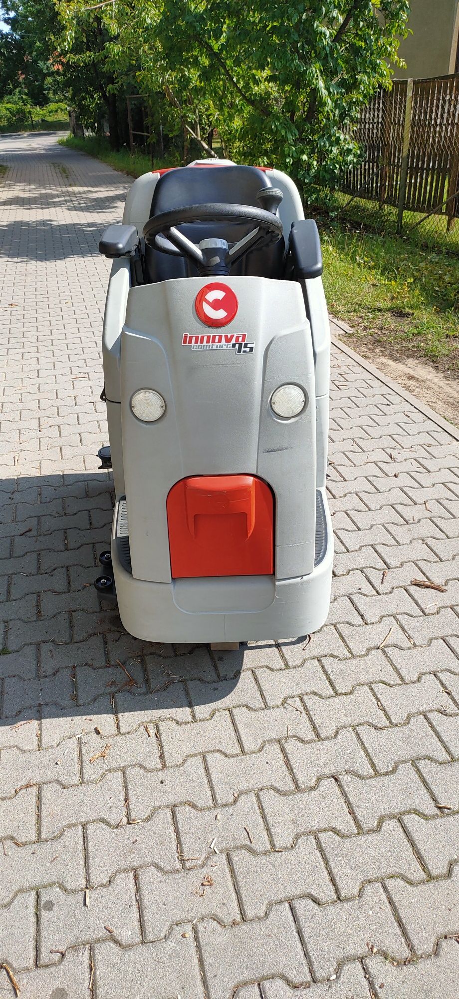 Szorowarka Comac Innova 75. 2019r Nowe baterie