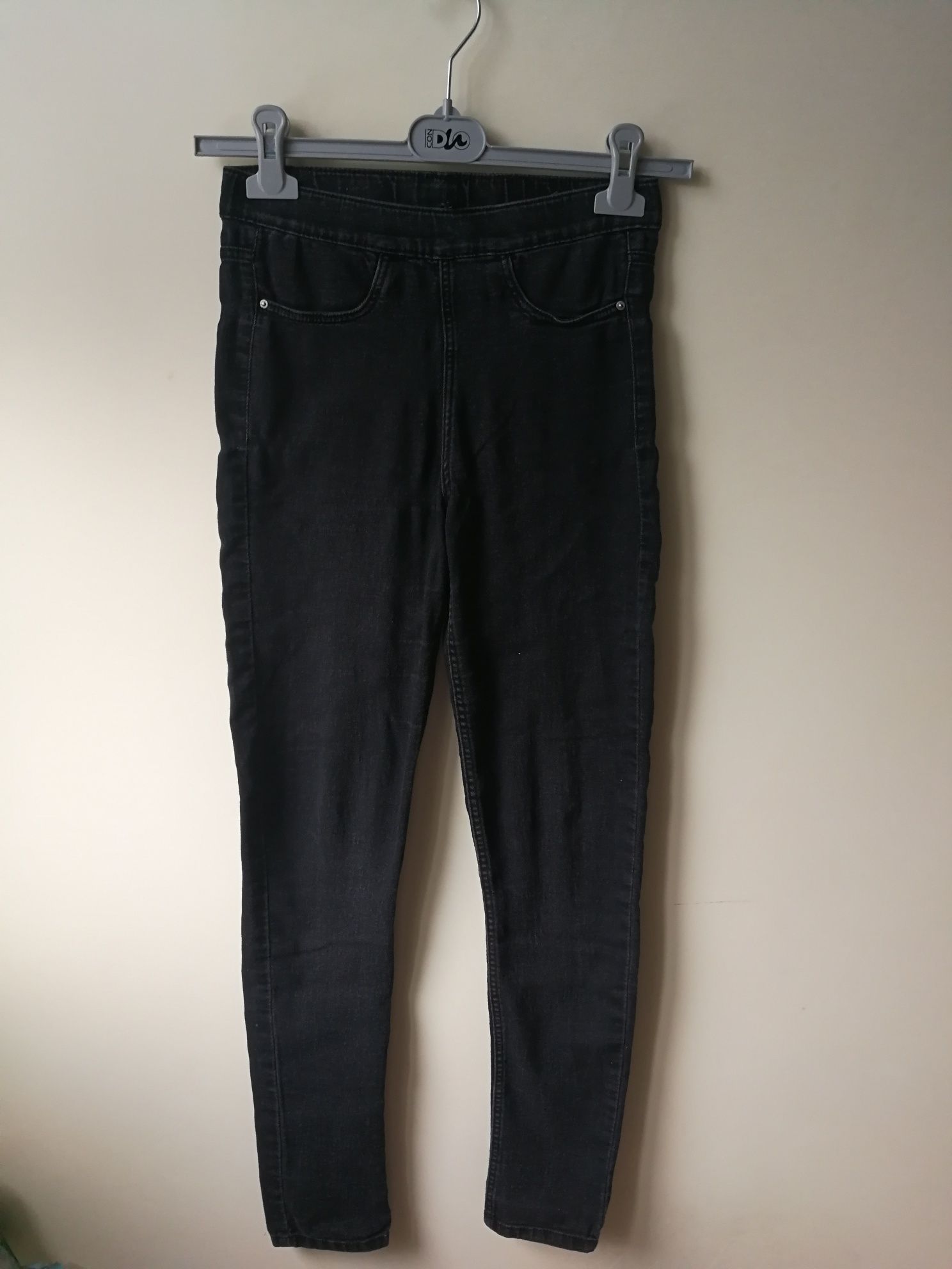 Spodnie jeansowe / materiałowe