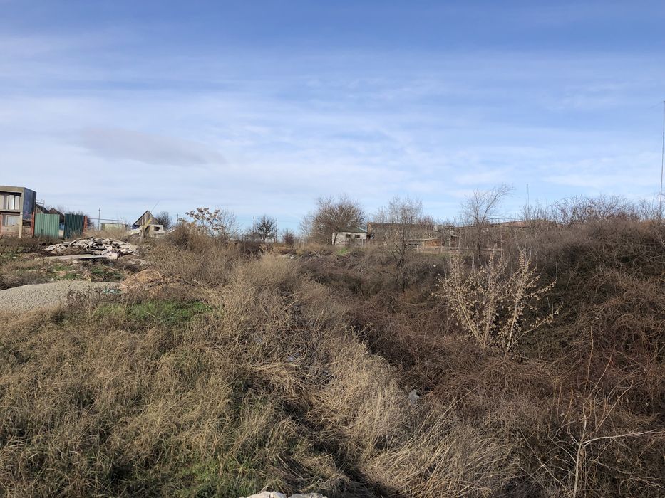 Участок рыбаковка возле моря