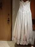 Vestido de noiva novo.
