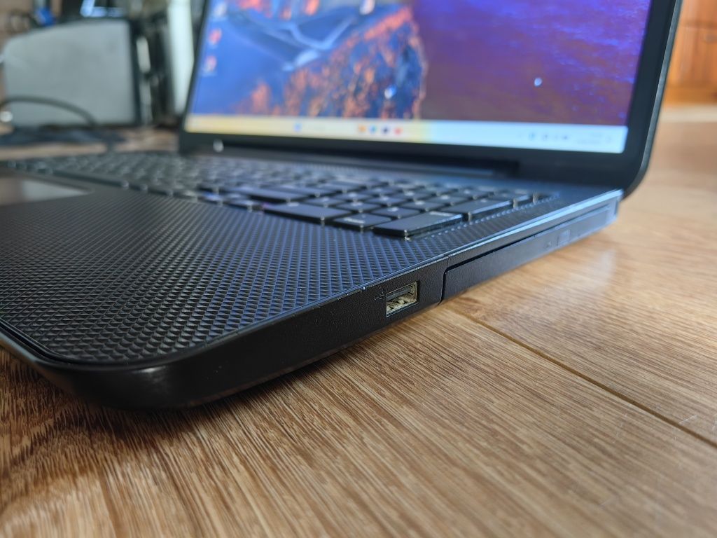 Dell Inspiron 3721, 17 cali, SSD, Windows 11, okazja