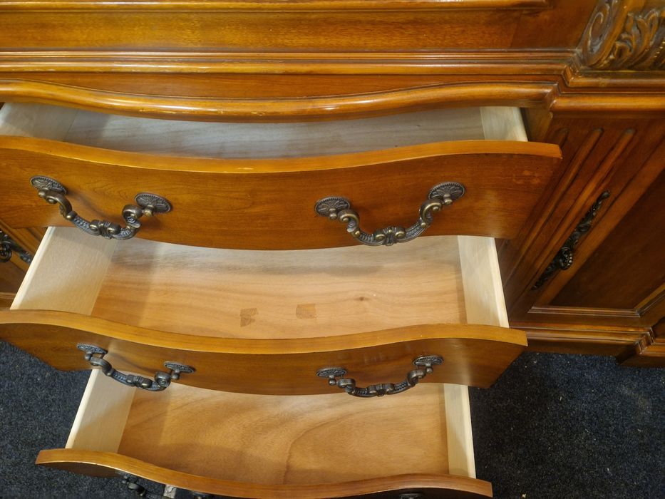 Piękna włoska witryna z drewna!