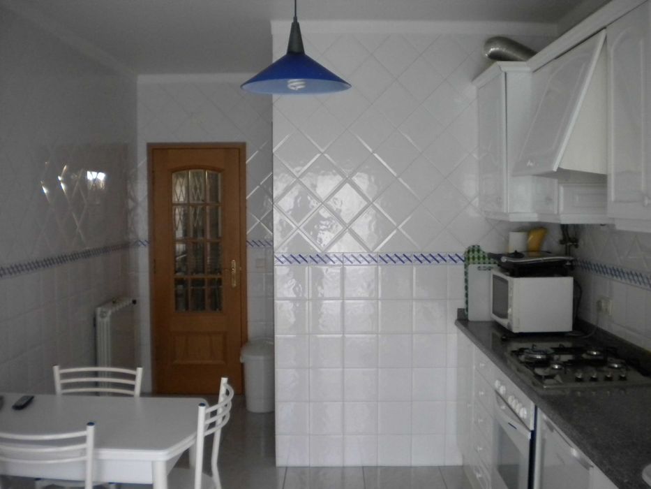 Celas Coimbra - Quarto espaçoso para estud. ou trab. (fem.)