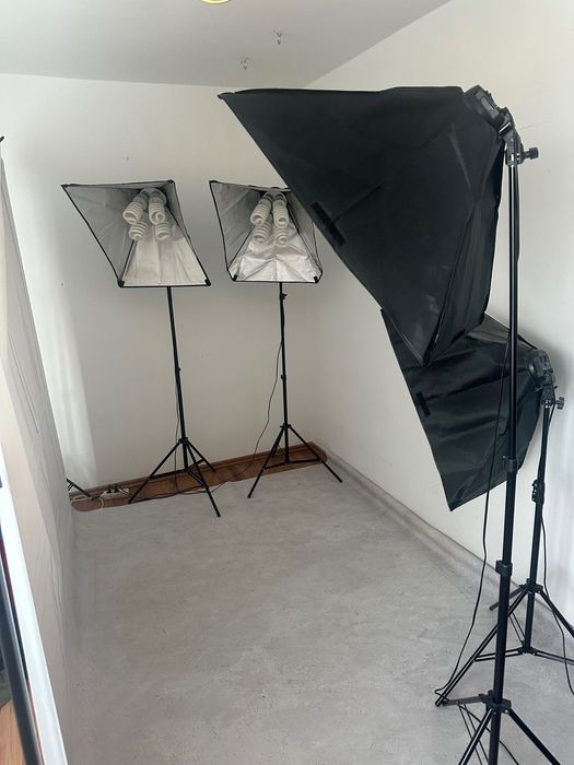 Zestaw studyjny cały zestaw , 4 x softbox, 4 duże tła winylowe, statyw