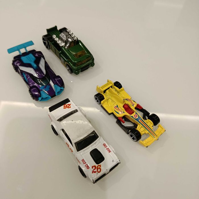 Autka Hot Wheels 4 sztuki