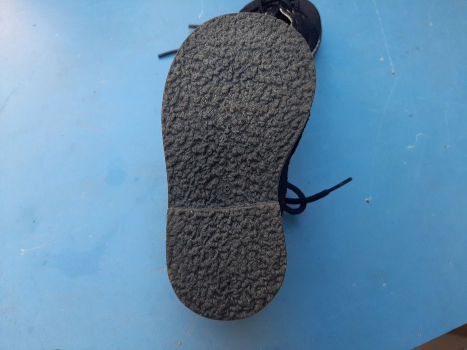 Sapato bebé Nr 18 novos