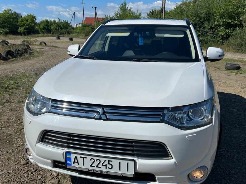 Продам  Mitsubishi Outlander PHEV