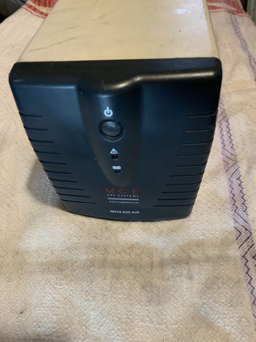 Бесперебойник инвертор 12. 220 на ремонт или запчасти