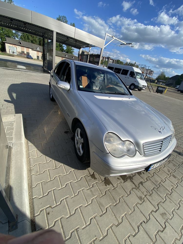 Мерседес бенс с200 2.2CDI 2004рік