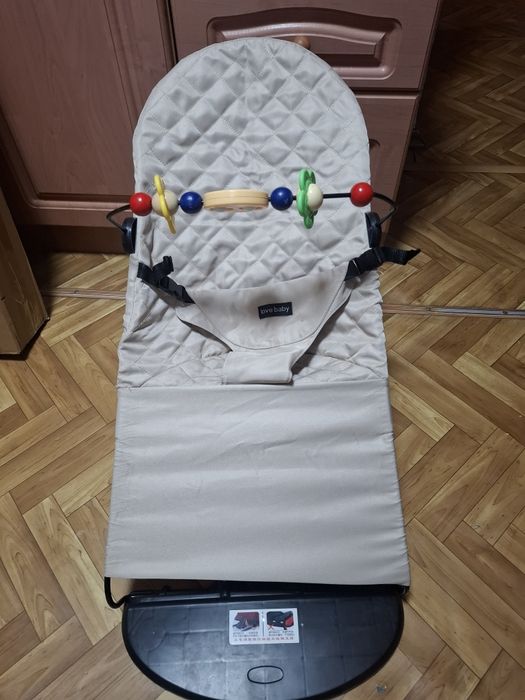 Дитячий шезлонг Love Baby крісло гойдалка дуга з іграшками в под