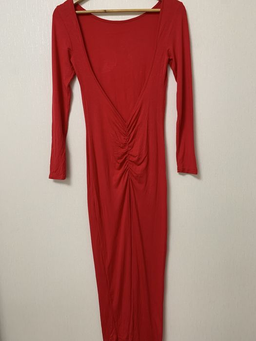 Нарядные красные платья